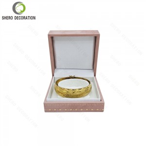 Customized Logo Wholesale Plastic Velvet Cover Square Elegant Velvet Jewelry Box