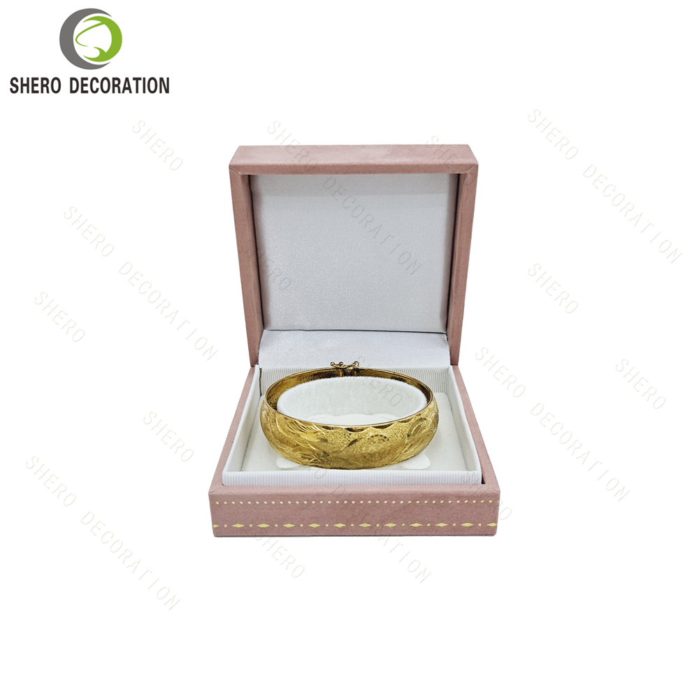 Customized Logo Wholesale Plastic Velvet Cover Square Elegant Velvet Jewelry Box