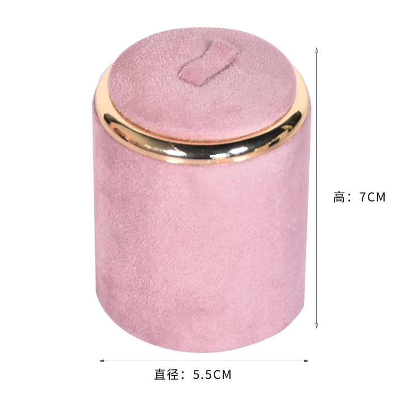 粉红色