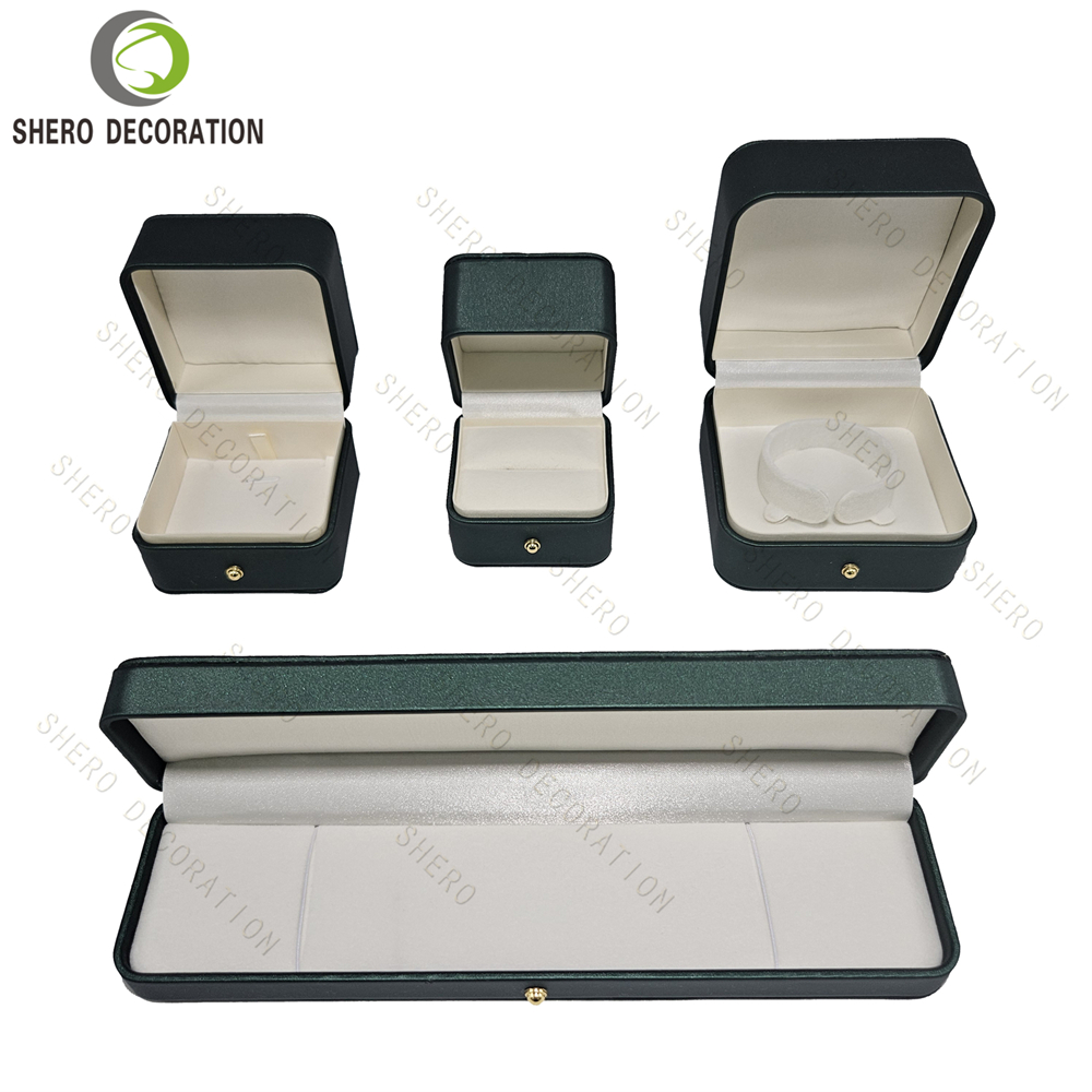 Elegant PU Leather Bracelet Jewelry Gift Box Soft Interior For Jewelry Retail Packaging