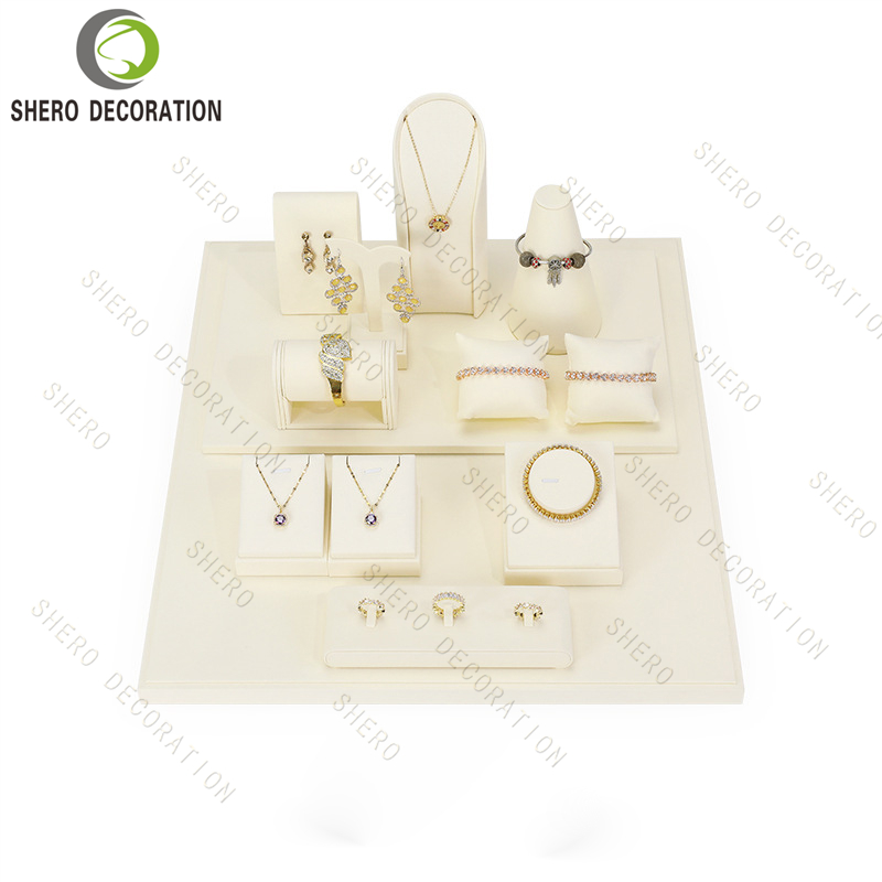 Jewelry Display Props (58)